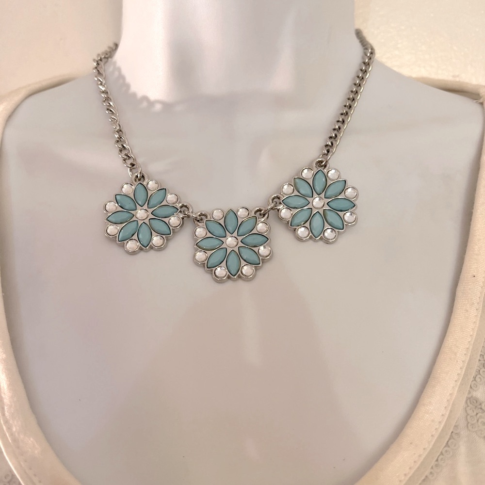 SILVER & BLUE THREE FLOWER CRYSTAL NECKLACE